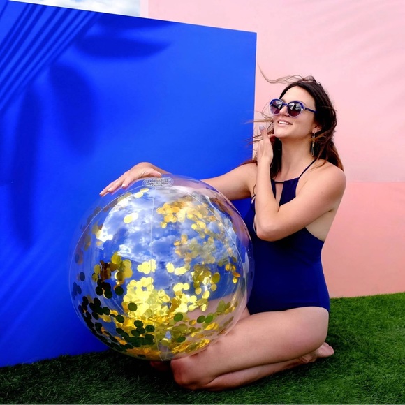 Clear Confetti Beach Ball in Gold - Picture 4 of 5